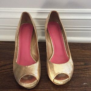 Lilly Pulitzer gold wedges